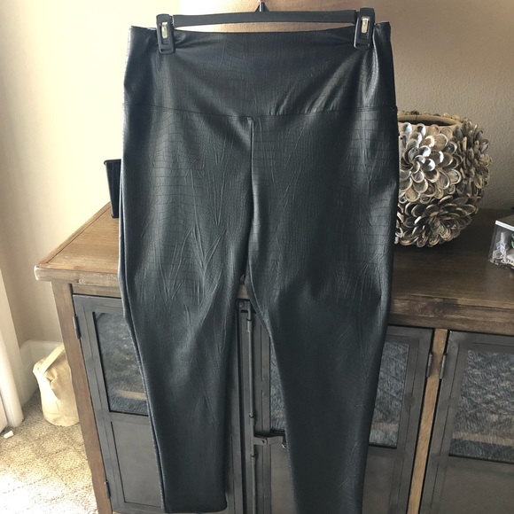 Nicole Miller faux Crocodile pants - Picture 2 of 15